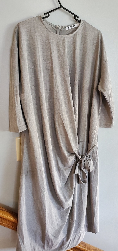 Thin material casual and comfortable grey dress.